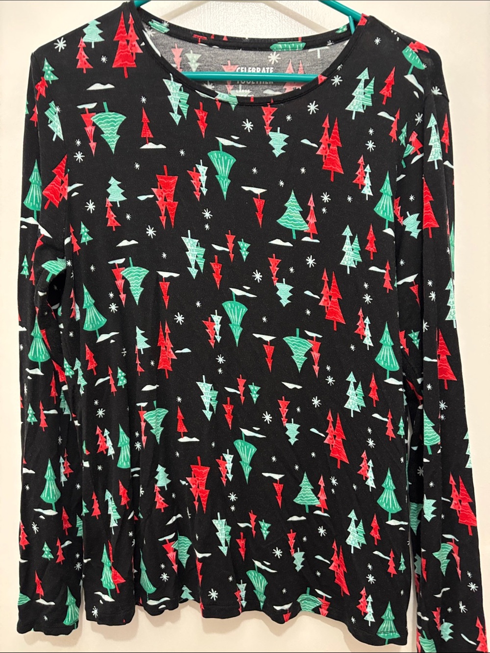 Women’s Black Long-Sleeve Holiday Tree Print Tee Sz L